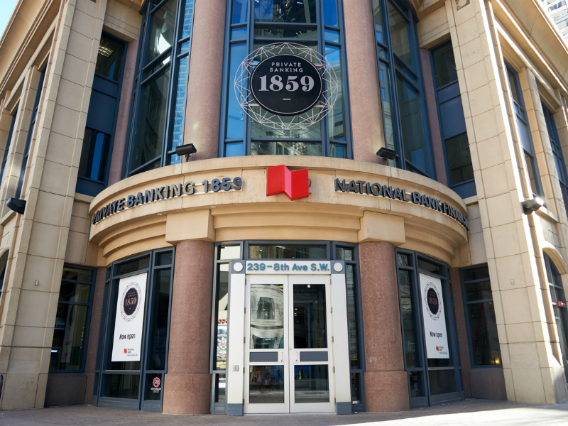 Une photo d'un bâtiment de la Banque Nationale.